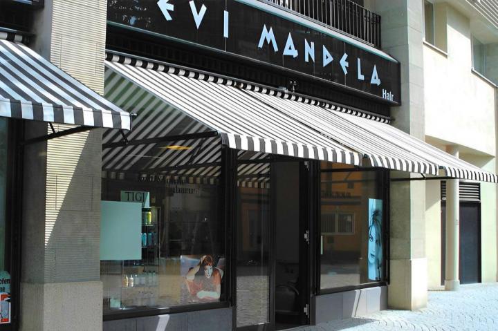 Installation de stores intérieurs et extérieurs.