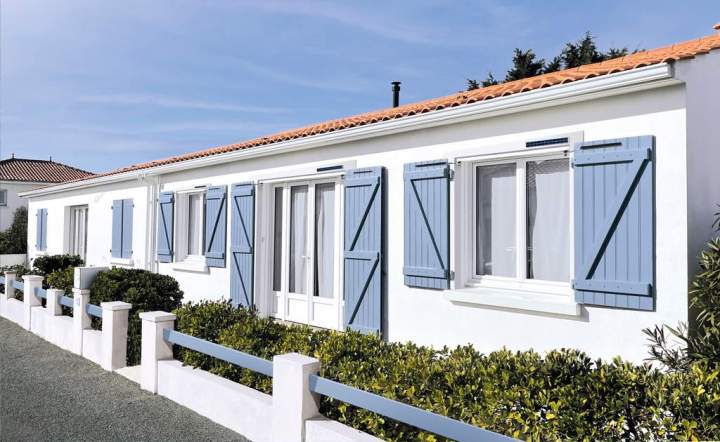 volet battant aluminium mistral solaire avec bati LUMIS